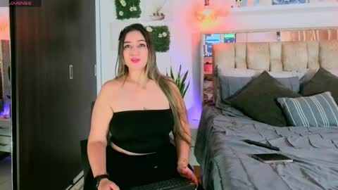 Snapshot of yellow_lily chatting on May 10, 2026, 4:45 pm yellow_lily online show from May 10, 2026, 4:45 pm