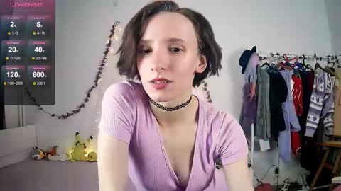 Snapshot of yellow_songbird chatting on September 27, 2025, 5:18 pm Liya online show from September 27, 2025, 5:18 pm