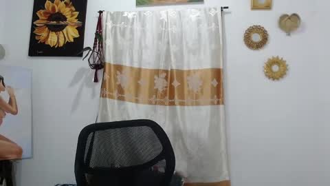 Snapshot of yemaya_28 chatting on January 26, 2025, 11:29 pm Yemaya 28 online show from January 26, 2025, 11:29 pm