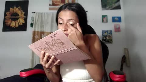 Snapshot of yemaya_28 chatting on November 4, 2025, 3:38 am Yemaya 28 online show from November 4, 2025, 3:38 am