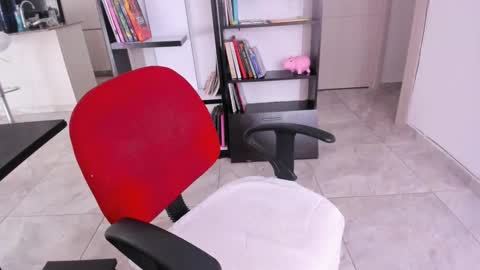 yenlo01 online show from September 19, 2025, 8:09 pm