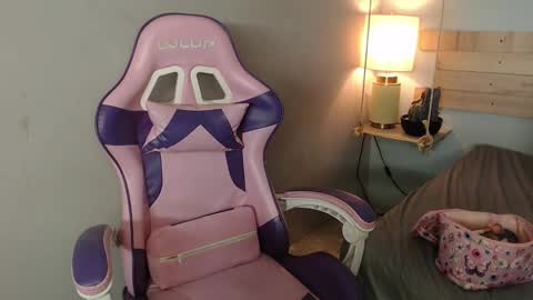 Snapshot of yenn_claros chatting on December 1, 2025, 6:35 pm Yenni online show from December 1, 2025, 6:35 pm