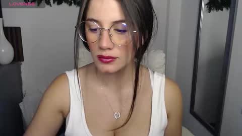 Snapshot of yenn_claros chatting on February 6, 2026, 9:40 pm Yenni online show from February 6, 2026, 9:40 pm