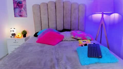 Snapshot of yensy_hott chatting on July 17, 2026, 7:08 pm yensy_hott online show from July 17, 2026, 7:08 pm