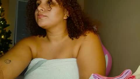 Snapshot of yera_sh chatting on December 20, 2025, 1:45 am YERA online show from December 20, 2025, 1:45 am