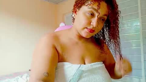 Snapshot of yera_sh chatting on January 12, 2026, 9:42 pm YERA online show from January 12, 2026, 9:42 pm