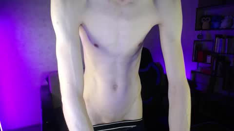 Snapshot of yes_cute_boy_ chatting on November 26, 2025, 8:32 pm Eden online show from November 26, 2025, 8:32 pm