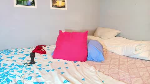 Snapshot of yes_mia_yes chatting on March 8, 2025, 4:50 pm gomez5 online show from March 8, 2025, 4:50 pm