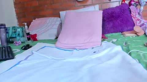 yesicasquirt65 online show from February 14, 2026, 12:57 pm