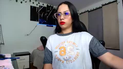 Snapshot of yesie_hot2 chatting on June 17, 2026, 2:25 am yesie_hot2 online show from June 17, 2026, 2:25 am