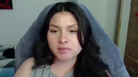 yessica_gomez01 online show from May 19, 2026, 11:00 pm