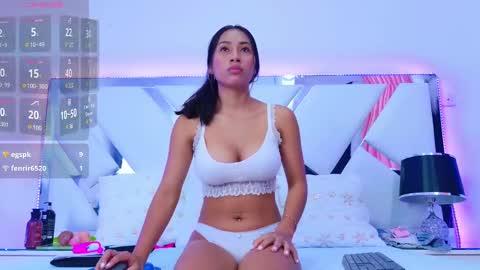 Snapshot of yesyhills chatting on February 27, 2025, 7:04 pm Yesy online show from February 27, 2025, 7:04 pm