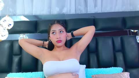 Snapshot of yesyhills chatting on September 14, 2025, 7:13 pm Yesy online show from September 14, 2025, 7:13 pm