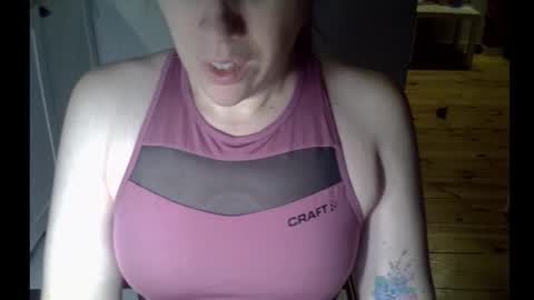 Snapshot of yesyoucanjustdoit chatting on December 5, 2025, 2:03 pm Kira online show from December 5, 2025, 2:03 pm