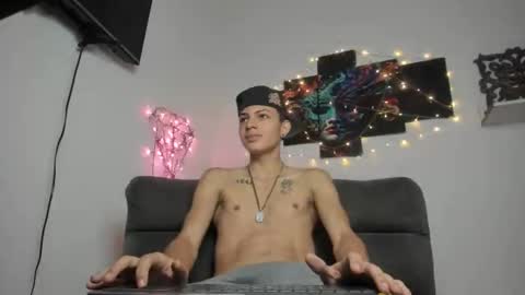 yherferson_45 online show from April 23, 2026, 10:34 pm