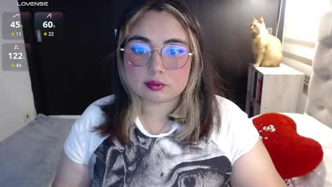 Snapshot of yini_angel07 chatting on June 9, 2026, 2:01 am hii i am yini online show from June 9, 2026, 2:01 am