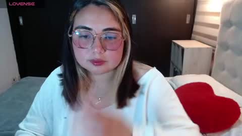 hii i am yini online show from July 13, 2026, 2:47 am