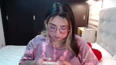 hii i am yini online show from July 23, 2026, 1:19 am