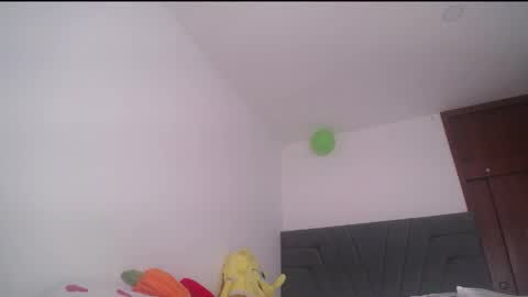 Yiny online show from April 27, 2026, 1:42 pm