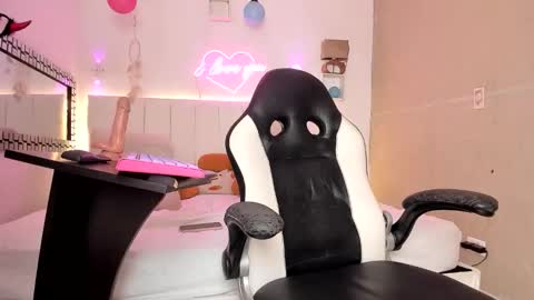 Snapshot of yised_vegas chatting on November 14, 2025, 2:49 pm yised online show from November 14, 2025, 2:49 pm