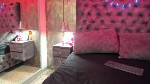 yiyisandoval online show from November 8, 2025, 7:45 pm