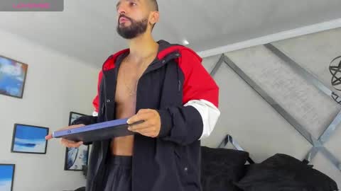 Yiyo online show from February 12, 2025, 4:23 am