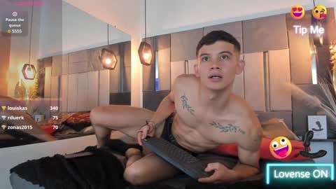 Snapshot of yizus_bonz chatting on December 12, 2024, 2:15 am yizus_bonz online show from December 12, 2024, 2:15 am