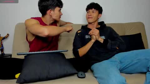 Snapshot of yizus_bonz chatting on December 15, 2025, 12:15 am yizus_bonz online show from December 15, 2025, 12:15 am