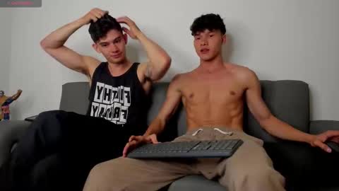 Snapshot of yizus_bonz chatting on December 19, 2025, 11:23 pm yizus_bonz online show from December 19, 2025, 11:23 pm