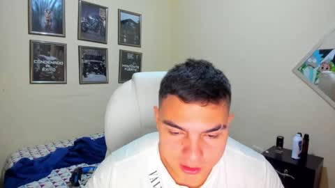 Snapshot of yker18 chatting on December 2, 2024, 7:16 pm yker online show from December 2, 2024, 7:16 pm