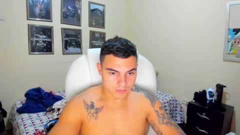 Snapshot of yker18 chatting on December 23, 2024, 10:44 pm yker online show from December 23, 2024, 10:44 pm