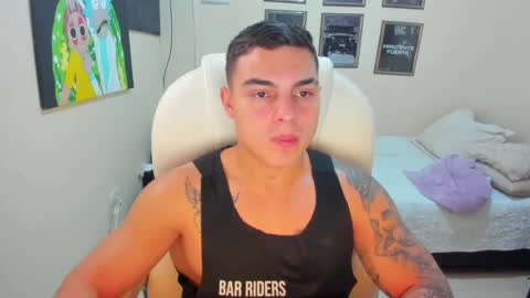 Snapshot of yker18 chatting on January 14, 2025, 12:33 am yker online show from January 14, 2025, 12:33 am