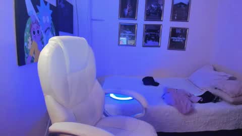 Snapshot of yker18 chatting on January 14, 2025, 3:43 am yker online show from January 14, 2025, 3:43 am