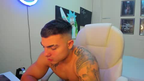 Snapshot of yker18 chatting on January 15, 2025, 10:57 pm yker online show from January 15, 2025, 10:57 pm