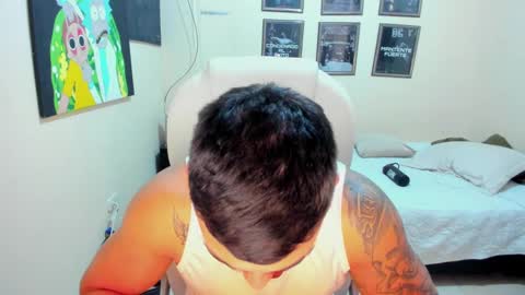 Snapshot of yker18 chatting on January 22, 2025, 10:15 pm yker online show from January 22, 2025, 10:15 pm