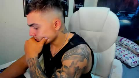 Snapshot of yker18 chatting on October 18, 2025, 2:14 am yker online show from October 18, 2025, 2:14 am