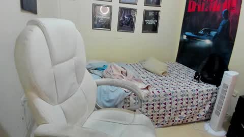 Snapshot of yker18 chatting on March 26, 2026, 5:02 am yker online show from March 26, 2026, 5:02 am