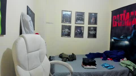 Snapshot of yker18 chatting on April 10, 2026, 6:23 pm yker online show from April 10, 2026, 6:23 pm