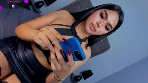 ylonagrae online show from December 11, 2024, 8:04 am