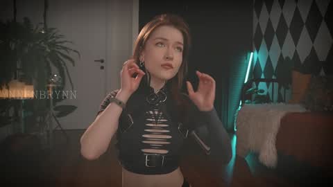 Snapshot of ynnenbrynn chatting on December 2, 2024, 7:14 am ynnenbrynn online show from December 2, 2024, 7:14 am