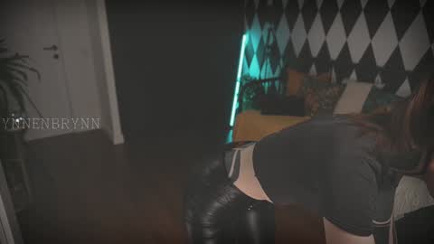 Snapshot of ynnenbrynn chatting on December 7, 2024, 2:35 pm ynnenbrynn online show from December 7, 2024, 2:35 pm