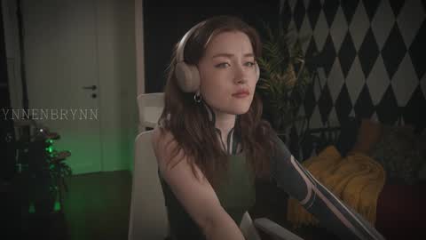 Snapshot of ynnenbrynn chatting on January 22, 2025, 11:01 am ynnenbrynn online show from January 22, 2025, 11:01 am