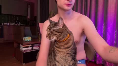 Snapshot of yoga_pizza_420 chatting on December 10, 2024, 4:24 am Max online show from December 10, 2024, 4:24 am