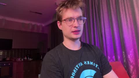 Snapshot of yoga_pizza_420 chatting on December 19, 2024, 4:13 am Max online show from December 19, 2024, 4:13 am