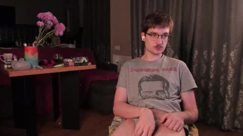 Snapshot of yoga_pizza_420 chatting on November 15, 2025, 4:43 am Max online show from November 15, 2025, 4:43 am