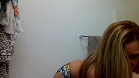 Snapshot of yogabuttttttt chatting on July 4, 2026, 6:19 am yogabuttttttt online show from July 4, 2026, 6:19 am