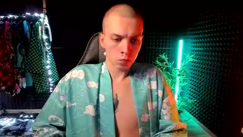 Snapshot of yoi_aji chatting on November 19, 2025, 2:17 pm You can ask my name in pm online show from November 19, 2025, 2:17 pm