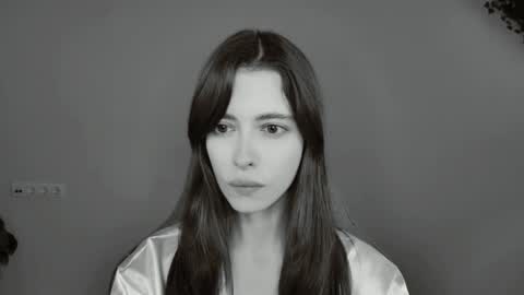 yoka_paradoxxx online show from September 12, 2025, 5:18 am