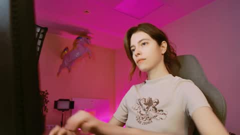 yoka_paradoxxx online show from October 4, 2025, 1:20 pm