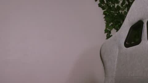 yoka_paradoxxx online show from December 2, 2025, 5:13 am